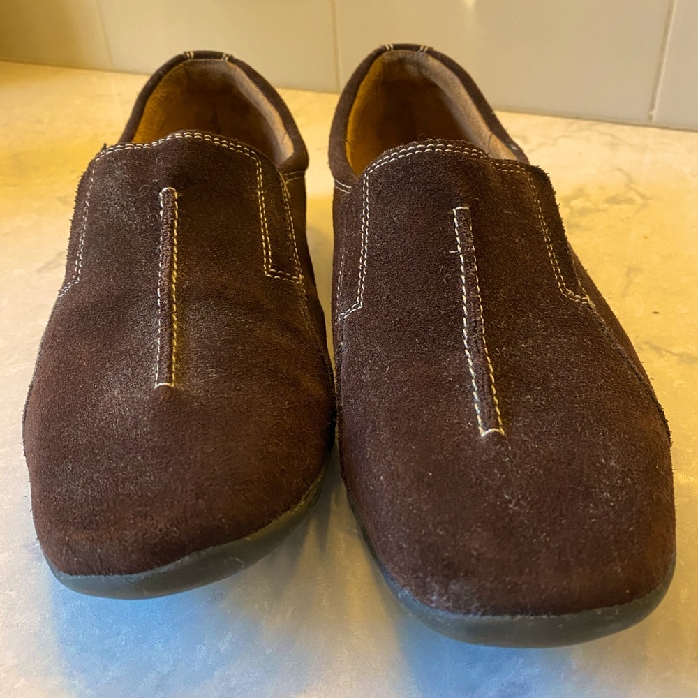 Naturalizer brown suede flats. Very good condition! 7.5W